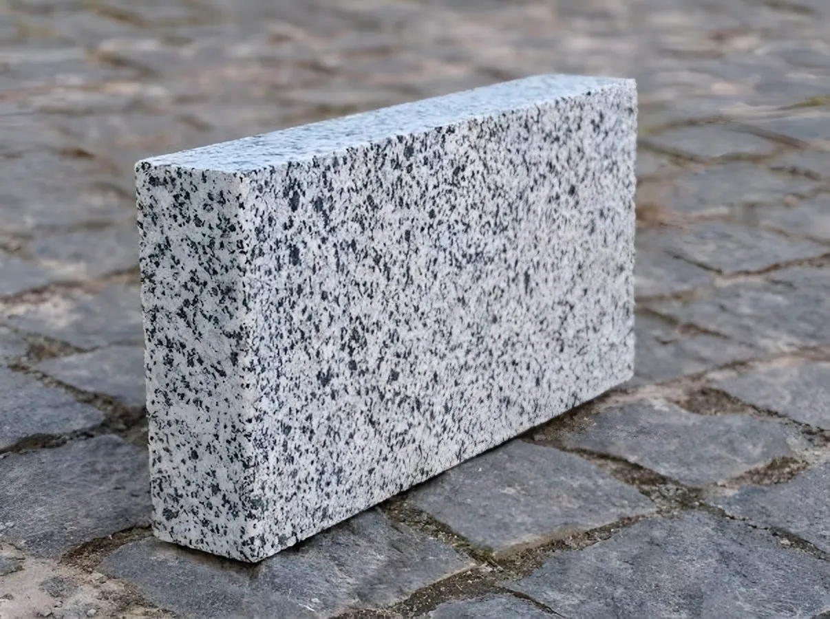 Бордюр пиляний, Покостівське, сірий